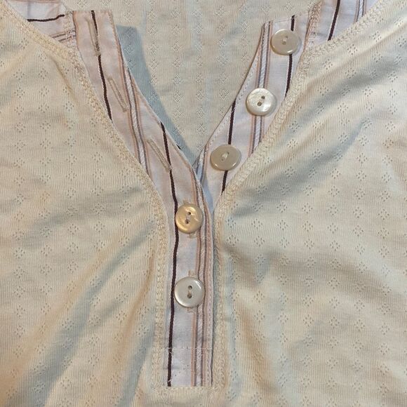 No Brand Women’s Cream/White Striped Button Top - Picture 3 of 3